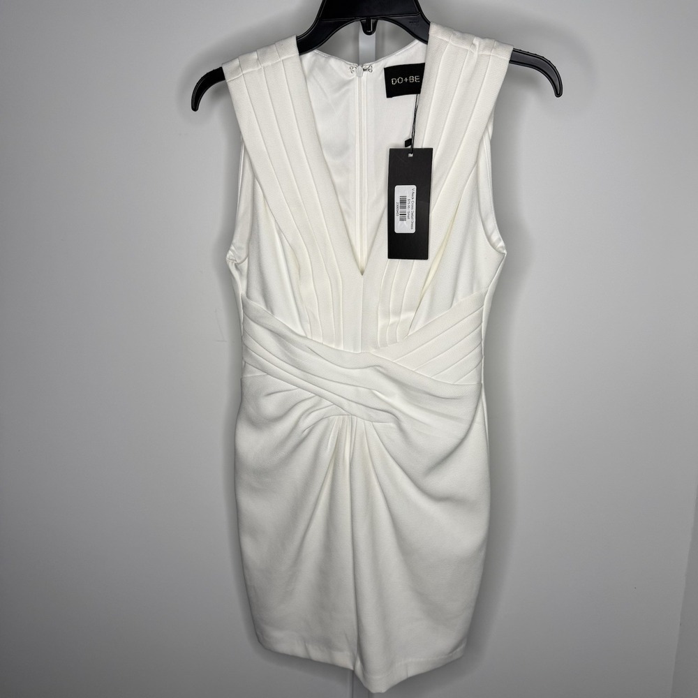 Do Be White Dress Small Sleeveless NWT Zip Back V Neck Lined